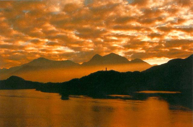 PICTURE OF 
THE SUN RAISING